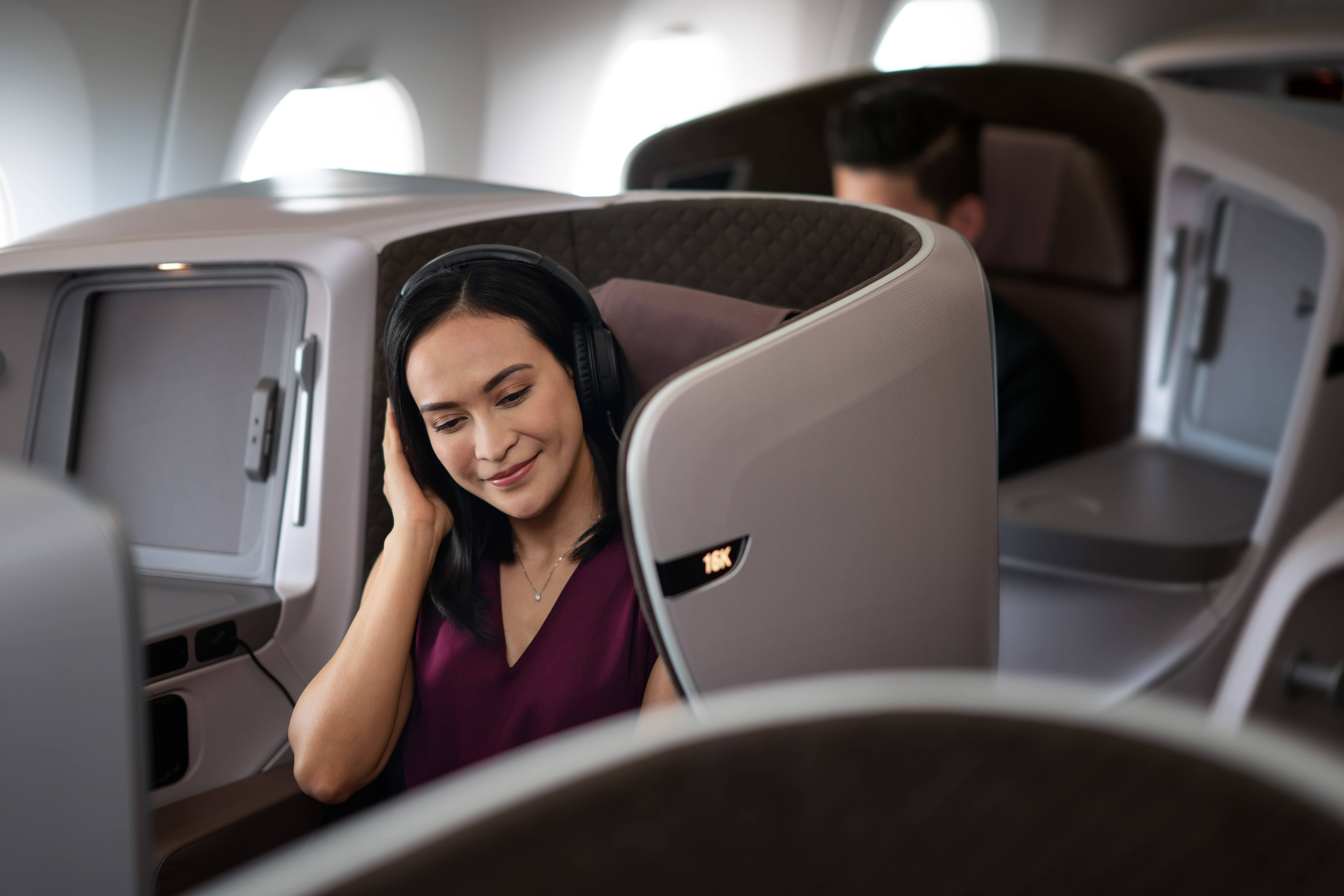 【商务舱】D20_5199 A350MH RJCL ΓÇô Enjoying IFE ΓÇô Middle Aged Solo.jpg